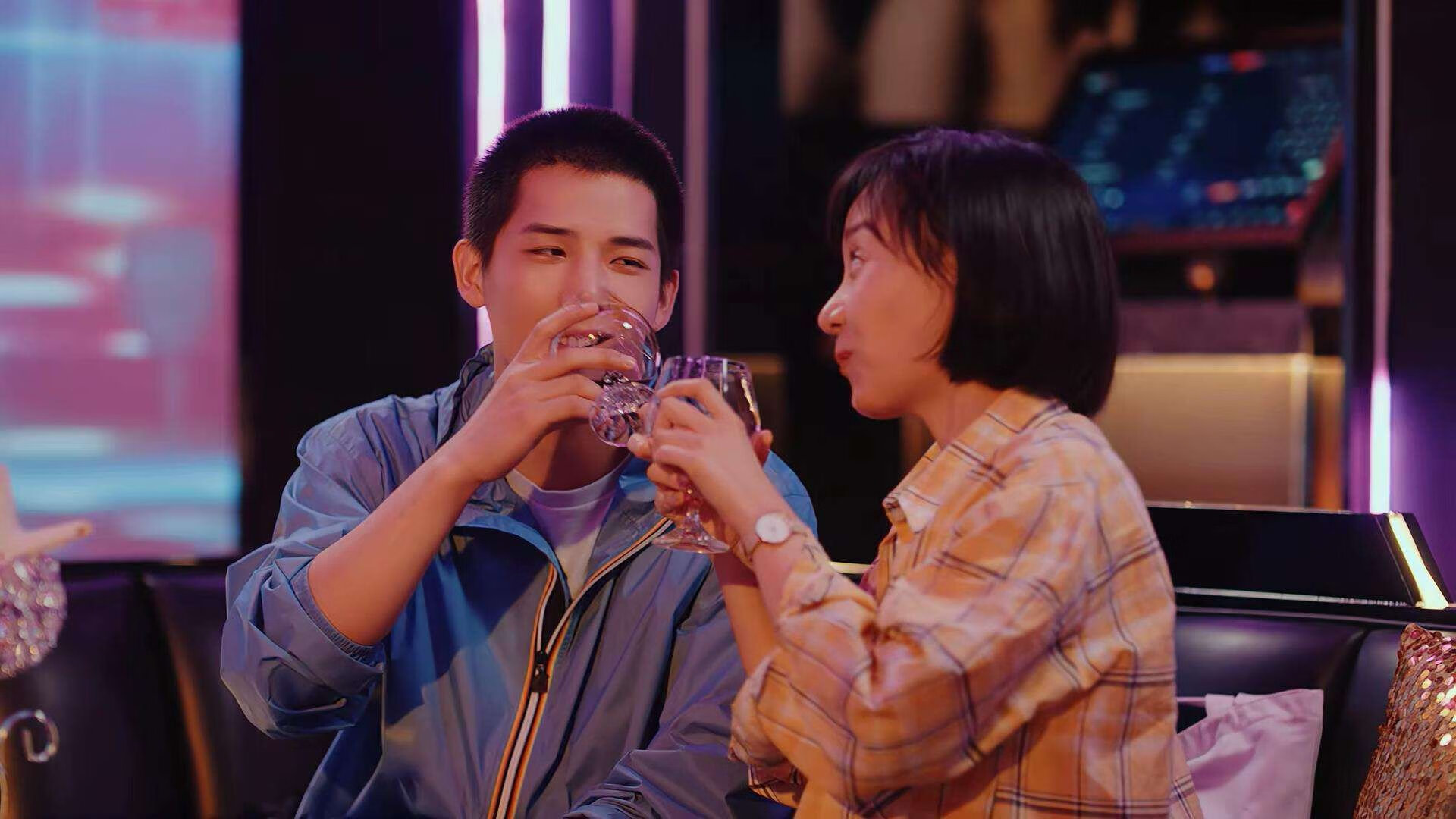 棒球联赛火热进行中 球迷热情高涨,棒球队比赛